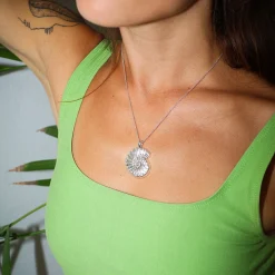 Winther Studio Rose Charm></noscript> Halskæder